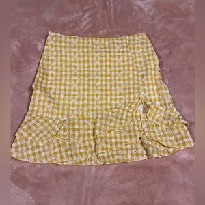 Yellow Gingham Mini skirt never worn size Small tj maxx